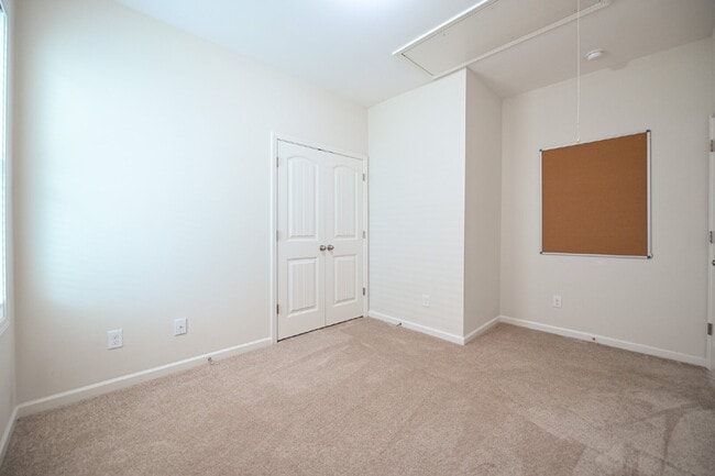 Building Photo - 113 Crawford Pkwy