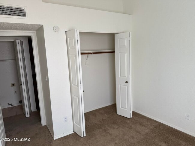 Building Photo - 4420 W Rockwood Dr