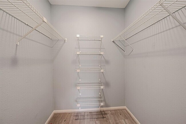 Building Photo - 14600 Fonmeadow Dr