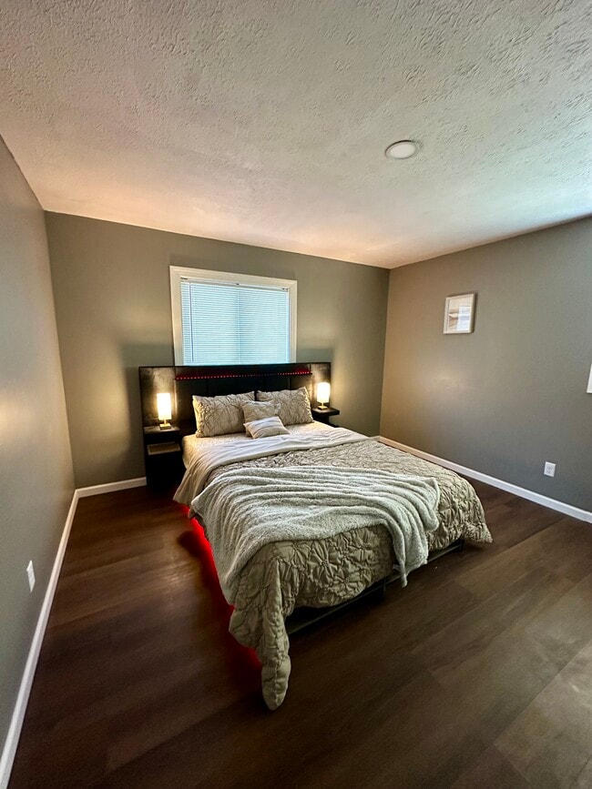 Building Photo - 4927 W Southern Ave