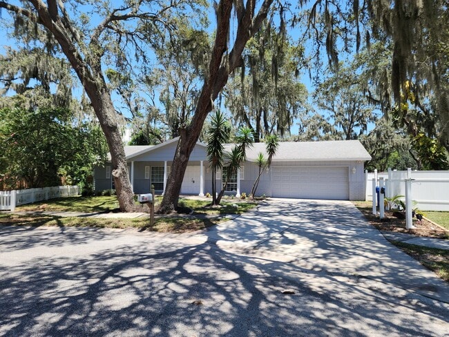 Building Photo - 606 Woodhill Ct