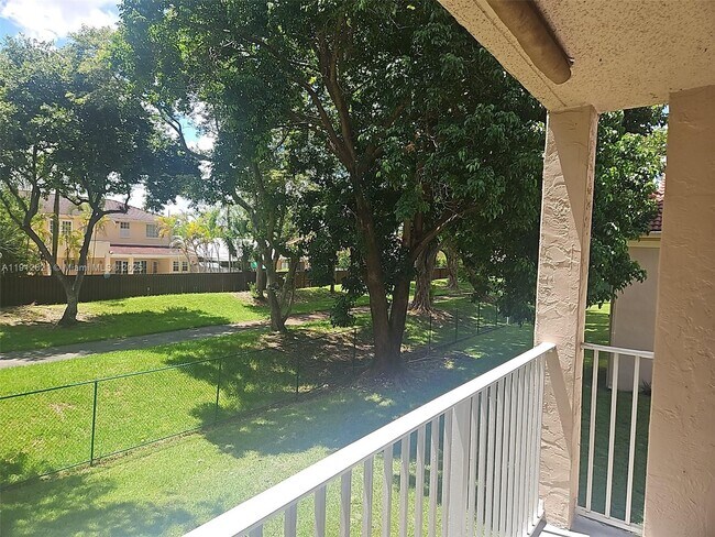 Building Photo - 10630 SW 158th Ct