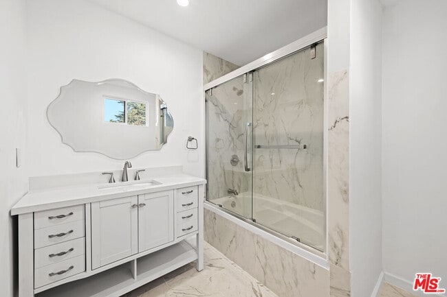 Building Photo - 1642 S Crest Dr