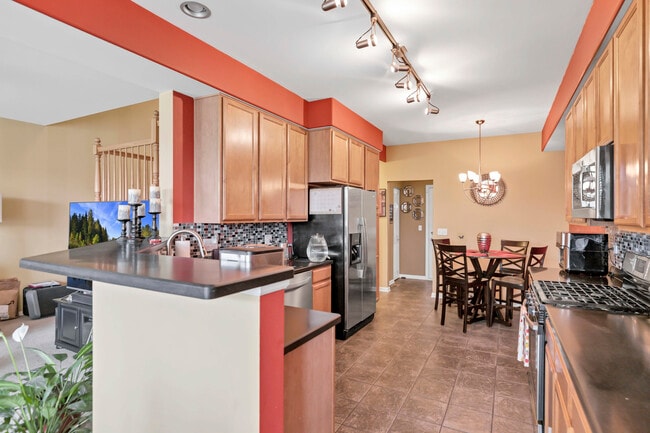 Building Photo - 1263 Tamarack Dr