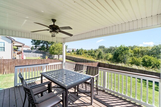 Building Photo - Pet Friendly Three Bedroom with Bonus!