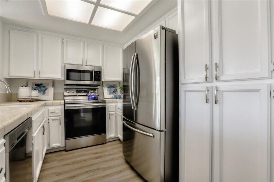 Building Photo - 90 Cherry Ridge Ln