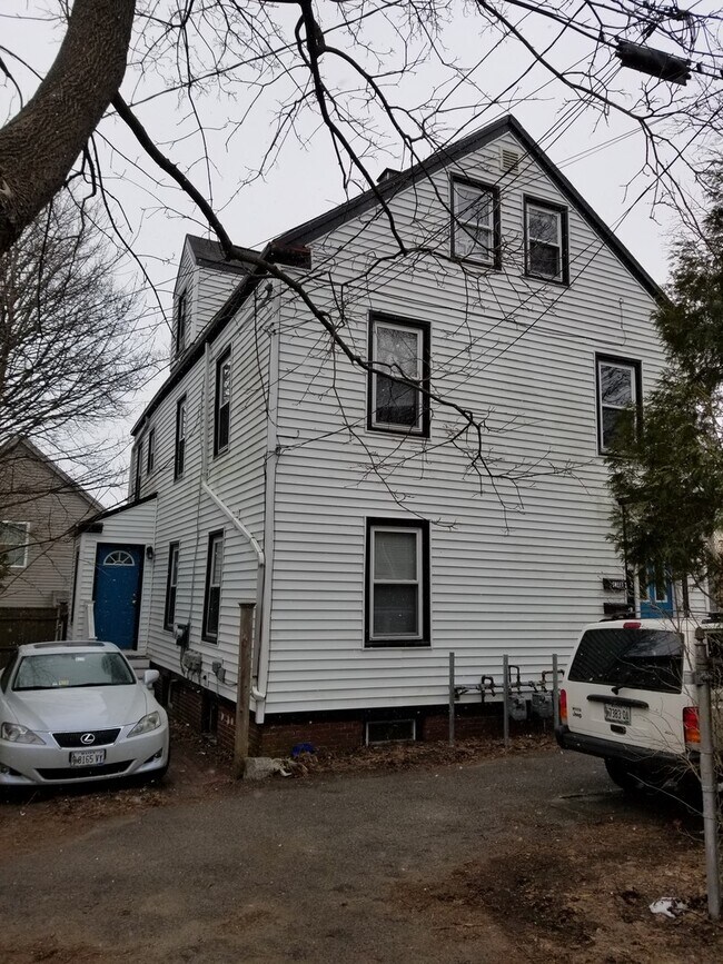 Building Photo - 14 Hamlin Ct