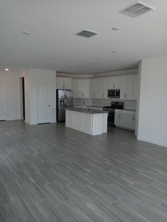 Building Photo - 440 S 202nd Ln