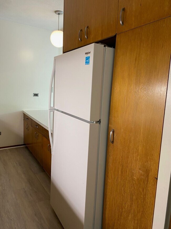 Building Photo - A one bedroom, one bath, NO parking apartm...
