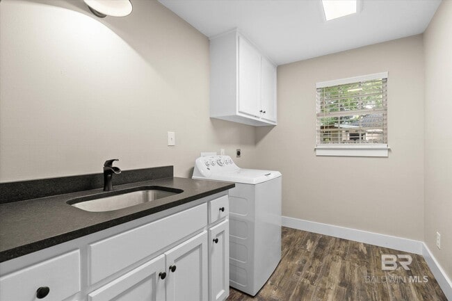 Building Photo - 10 Troyer Ct