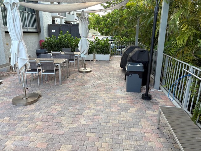 Building Photo - 575 Crandon Blvd