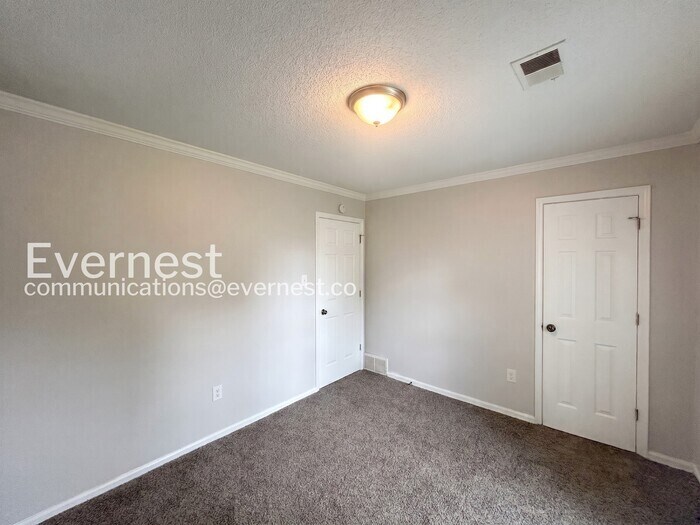 Building Photo - 10453 Kristen Dr S