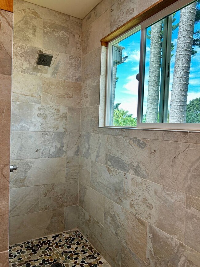 Building Photo - Brand New Luxury Furnished 3 bed 2 bath Ho...