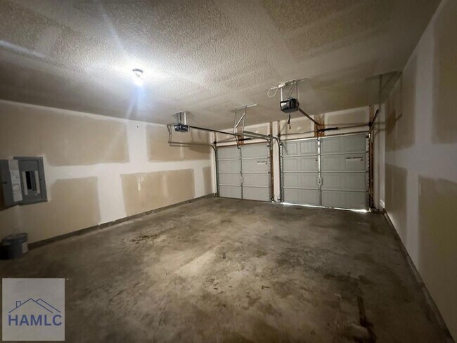 Building Photo - 50 Huntington Dr