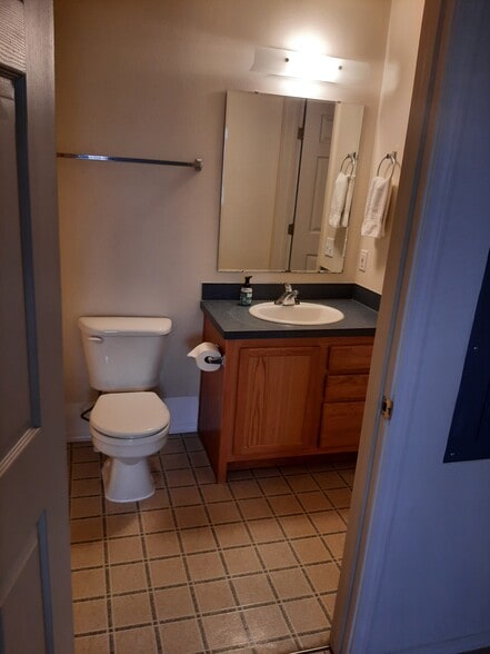 Building Photo - 5835 W Clearview Ln