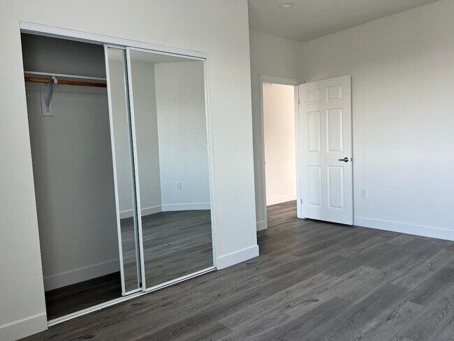 bedroom 1 - MONARCH APARTMENTS