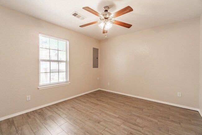 Building Photo - Mussett Rd Duplex