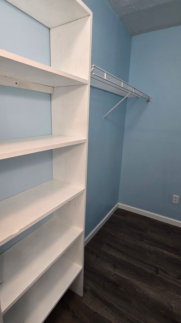 Building Photo - 4 Bedroom