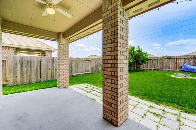 Building Photo - 23815 Rivage Ridge Dr