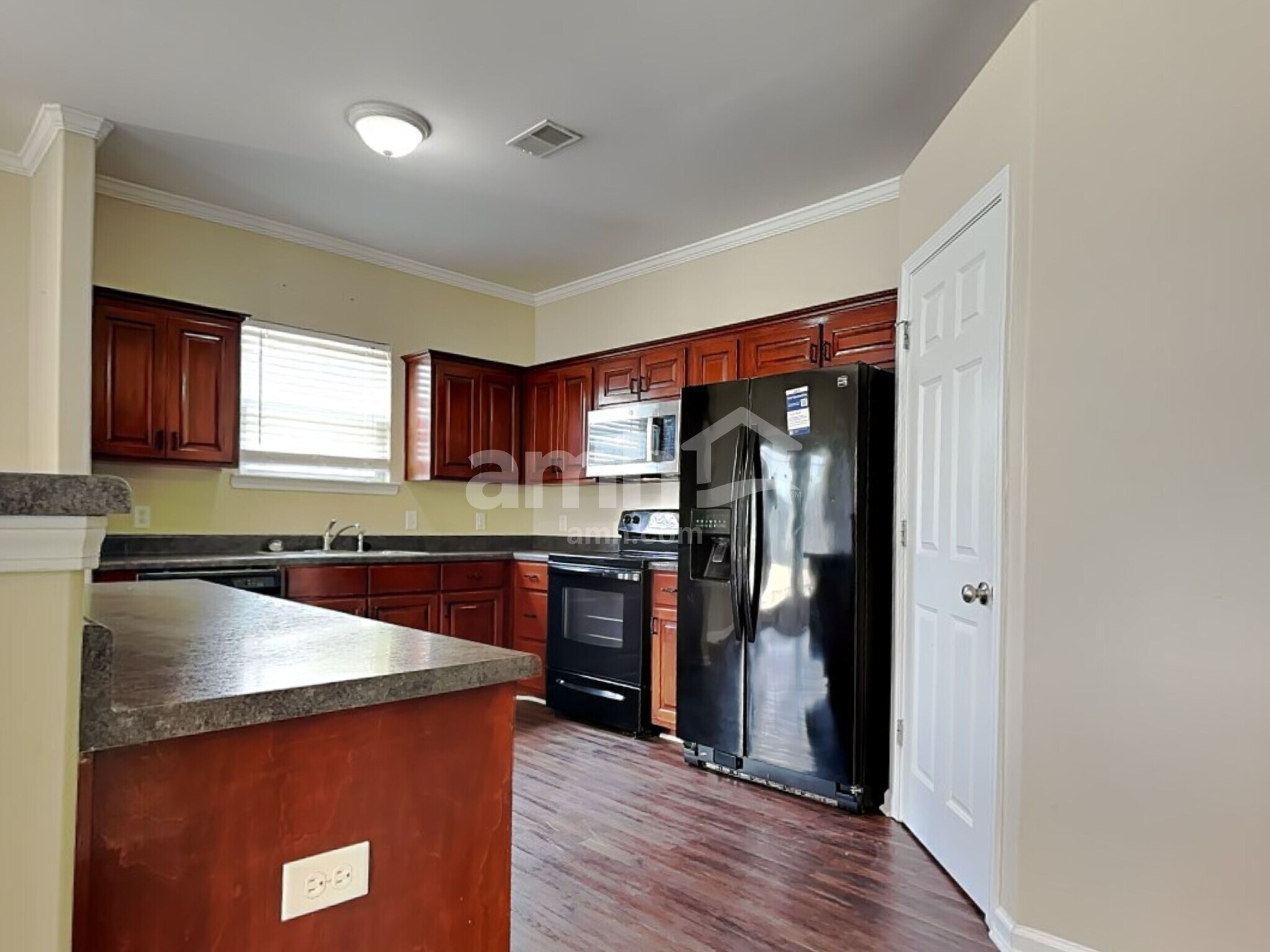 Building Photo - 103 Lake House Rd