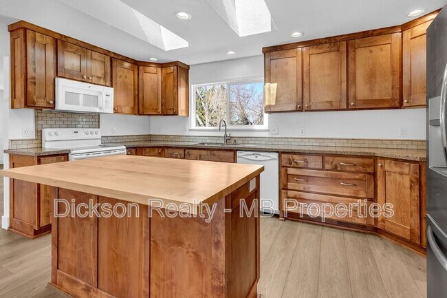 Building Photo - 7245 Pembroke Dr