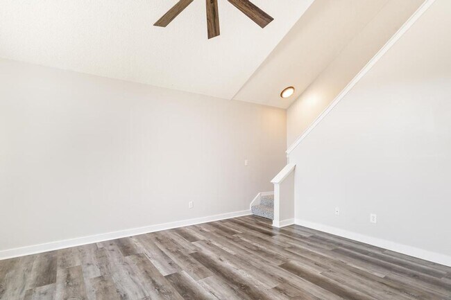 Building Photo - Charming Waterfront Home in Southside