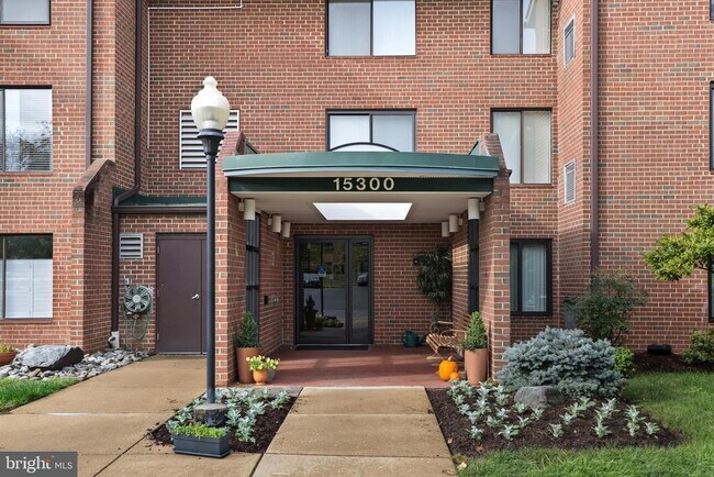 Building Photo - 15300 Beaverbrook Ct