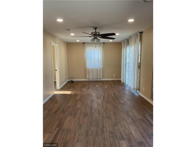 Building Photo - 28662 W Lake Dr