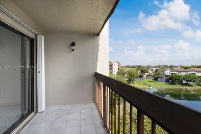 Building Photo - 10290 NW 9th St Cir