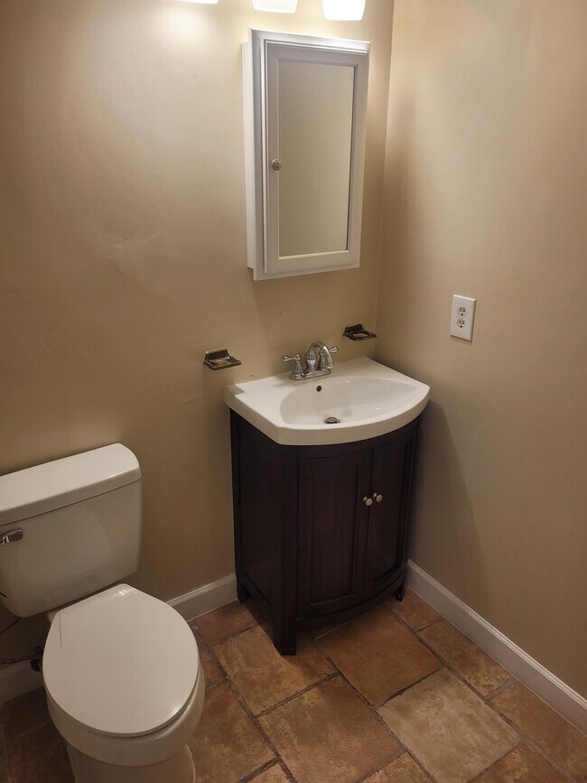 Building Photo - 4808 Fordham Dr