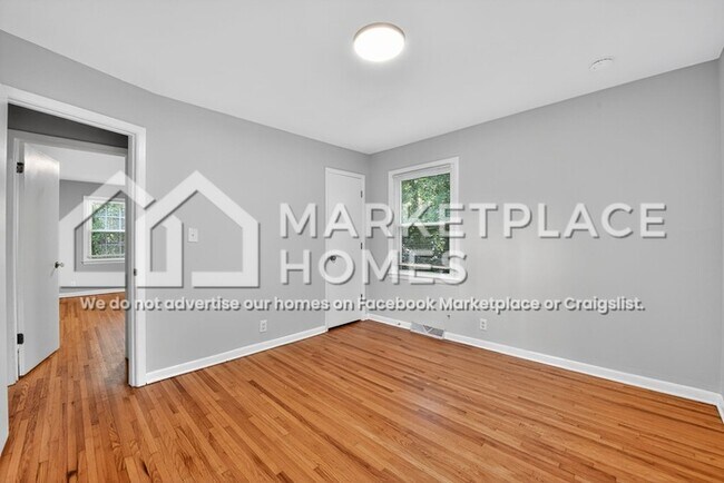Building Photo - 427 Whispering Pines Dr