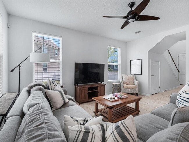 Building Photo - Resort-Style Living in a Spacious 4-Bedroo...