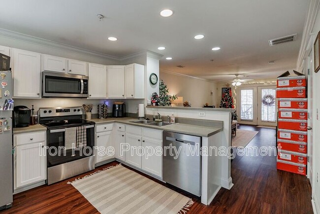 Building Photo - 1035 Barnett Shoals Rd