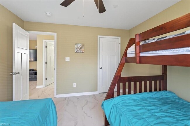 Building Photo - 1218 W Ocean View Ave