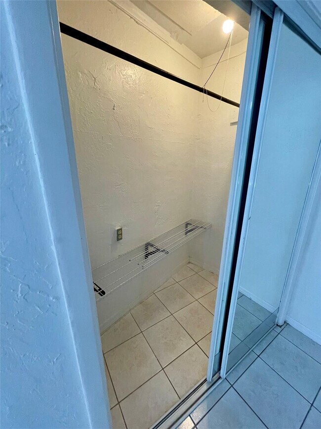 Building Photo - 2807 Polk St