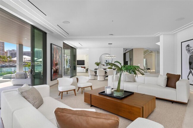 Building Photo - 503 Palm Dr