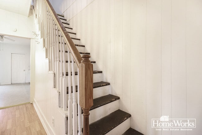 Building Photo - 415 E Broadway St