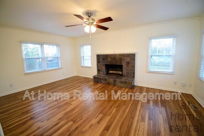 Building Photo - 1740 S Yorktown Ave