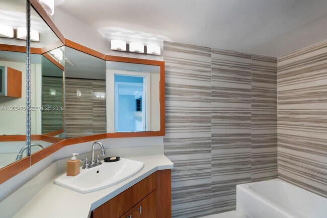 Building Photo - 1351 NE 191st St