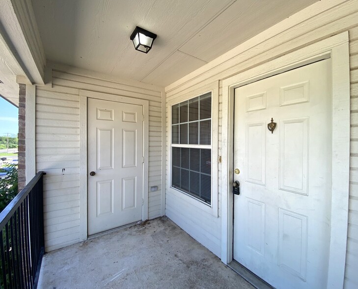 Building Photo - 330 S 40th St