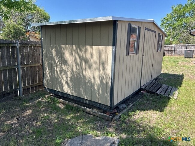 Building Photo - 2310 Zinnia Ct