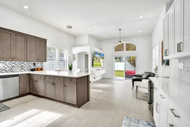 Building Photo - 5242 Indianwood Village Ln
