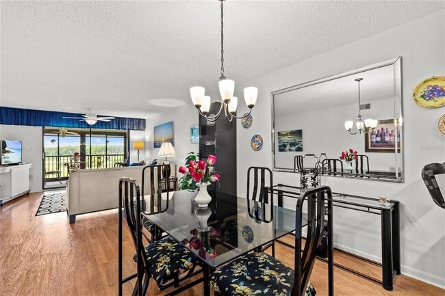 Building Photo - 1942 Golf View Dr