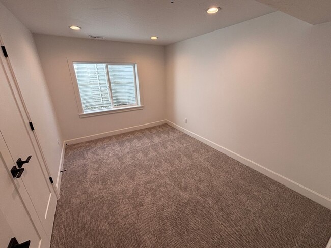 Building Photo - 1063 Chokecherry St