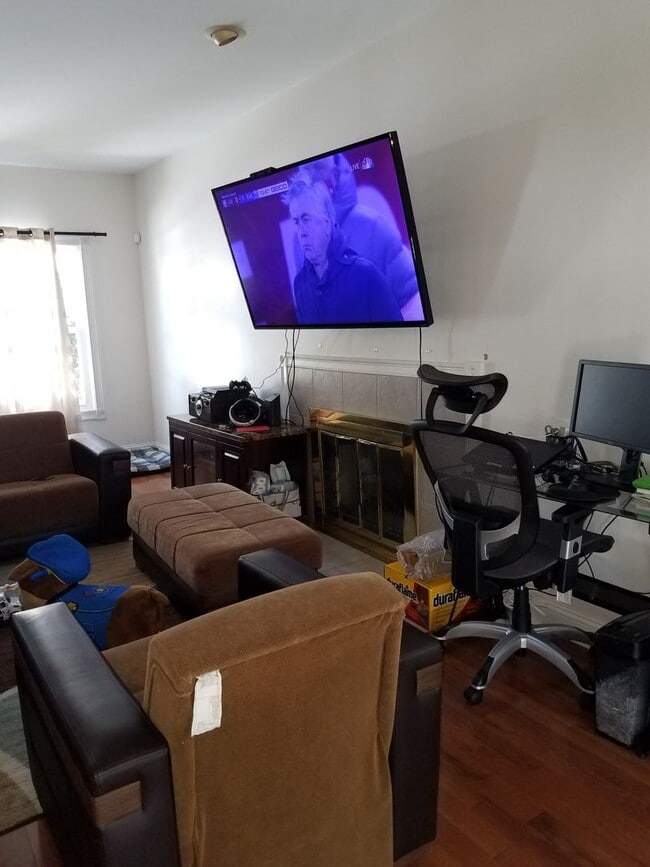 Building Photo - Available in Colchester