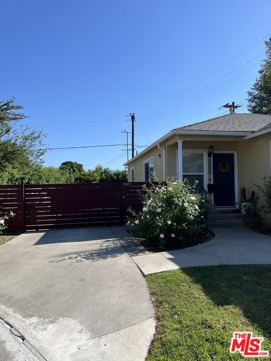 Building Photo - 3800 W Legion Ln