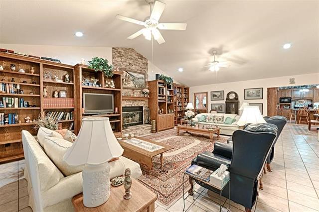 Building Photo - 105 Santee Dr