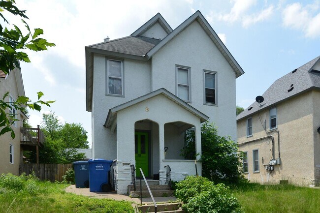 Primary Photo - 920 22nd Ave NE