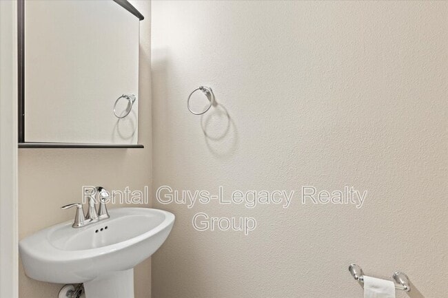 Building Photo - 12667 Josslyn Ln