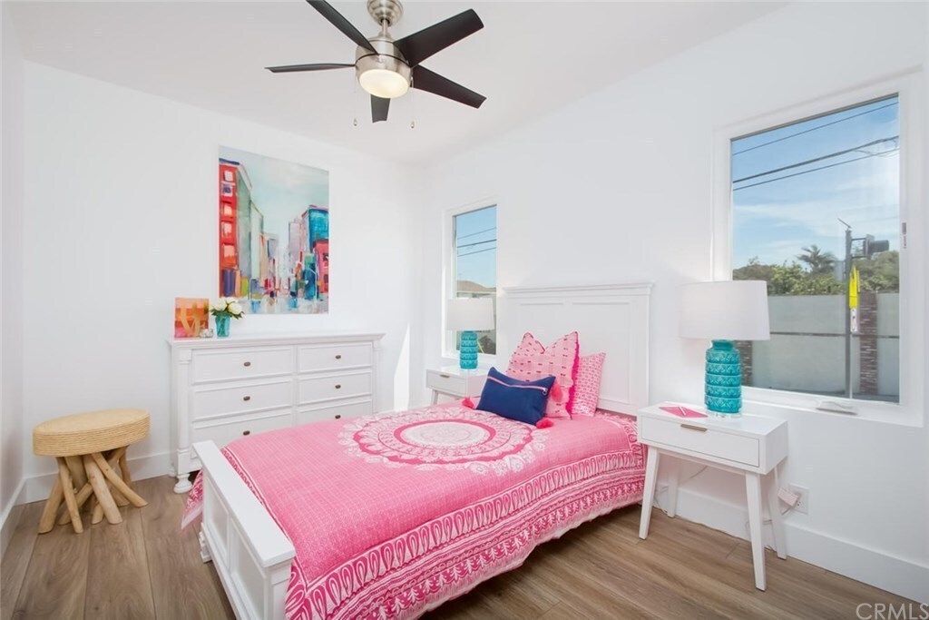 Middle Sized bedroom - walk in closet not pictured - 1747 Van Horne Ln